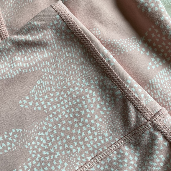 Zella lived in high waisted cropped leggings. Size M - Picture 3 of 6